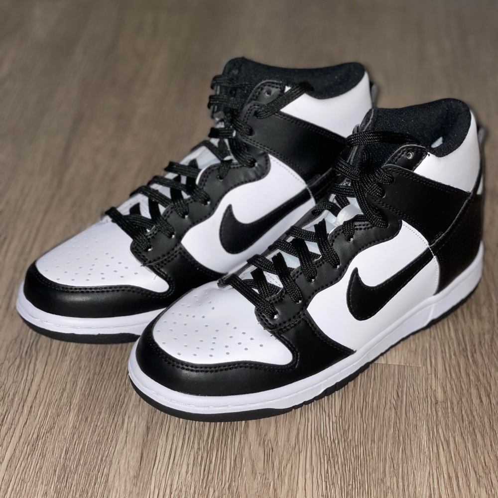 Nike Dunks High GS Size 5.5 “Panda”
